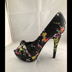 BRAND NEW COLIN STUART FABRIC HEELS, SIZE 6